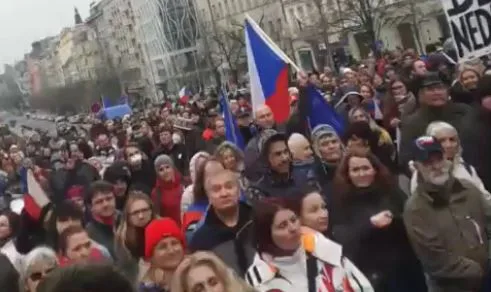 Pojďme se sjednotit, vyzývají popírači. Začátkem března se na Václaváku uskuteční velká demonstrace