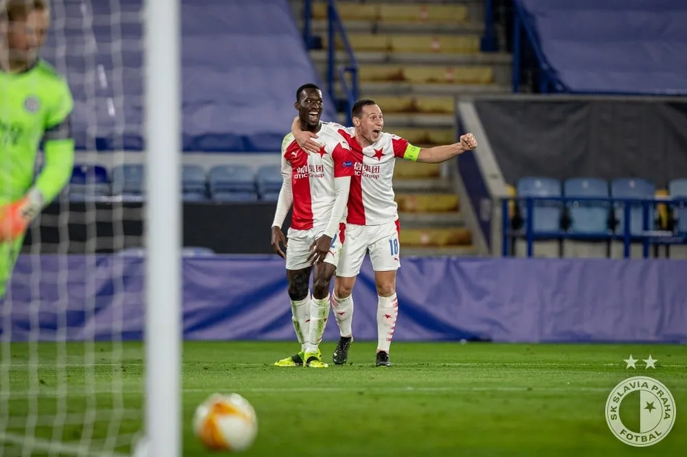 Slavia postupuje do dalšího kola Evropské ligy! Sešívaní porazili Leicester na jeho hřišti 2:0
