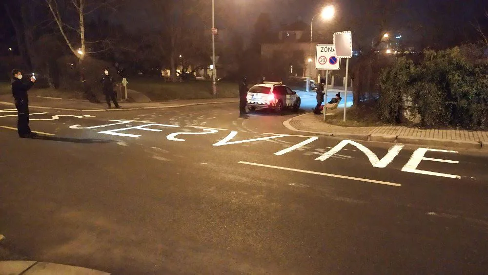 1614305832990