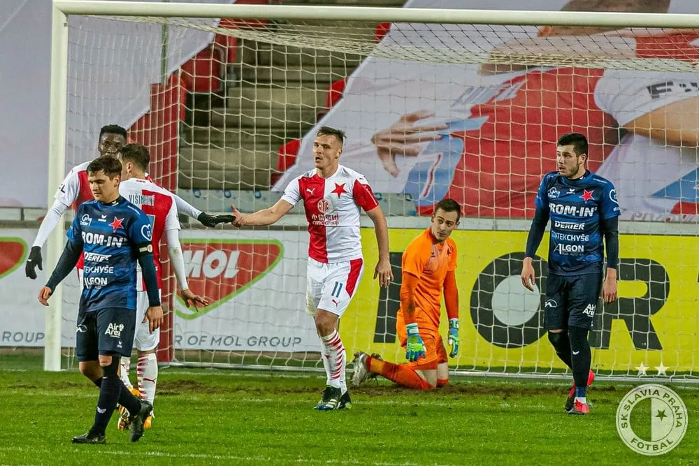 Souboj dvou Slavií dopadl podle očekávání. Pražští sešívaní porazili ty karlovarské 10:3