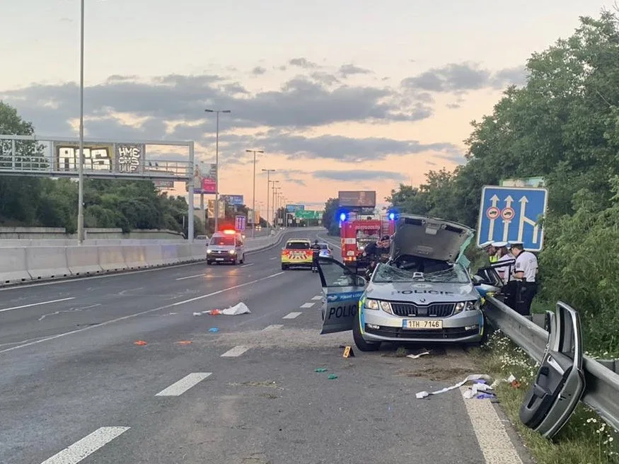 V červenci způsobila nehodu, při níž zemřel policista. Obviněná žena dnes přiznala, že řídila opilá