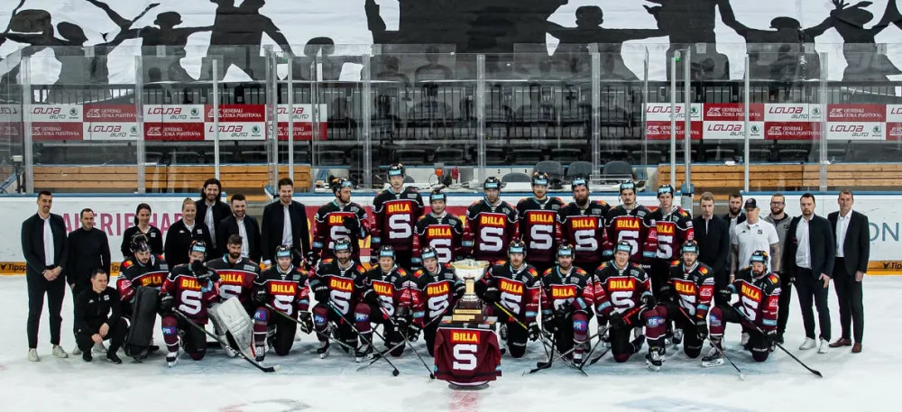 A půl je hotovo! Sparta získala prezidentský pohár a z prvního místa míří do play off