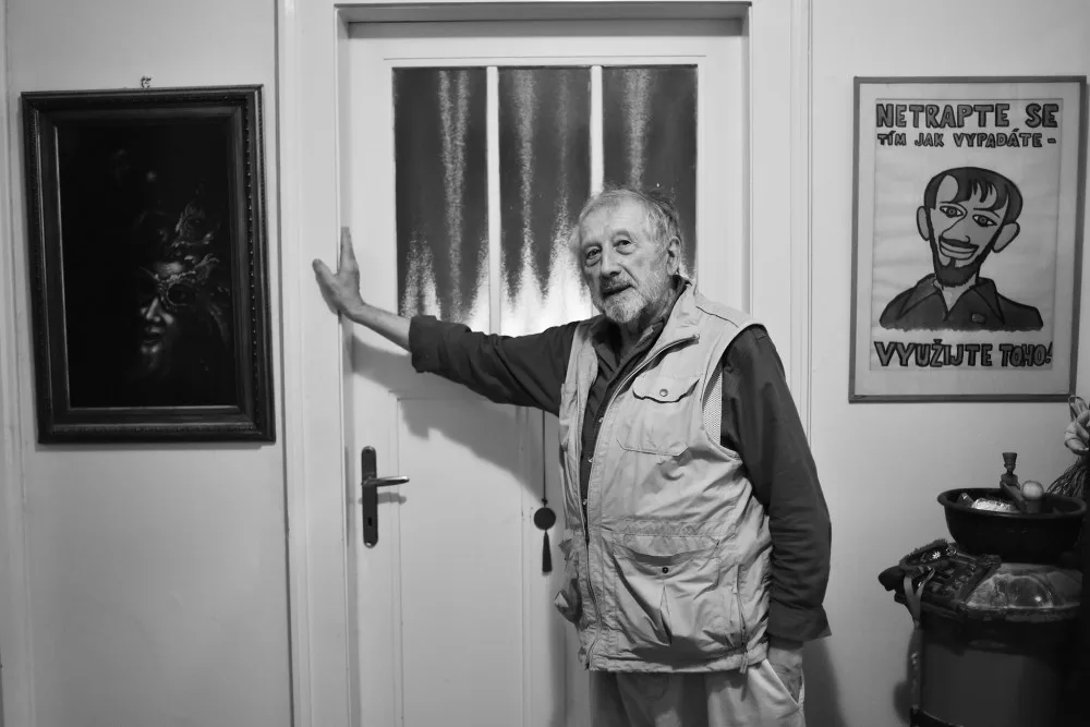 Zemřel humorista, básník a zpěvák Jan Vodňanský. Příčinou úmrtí byl covid