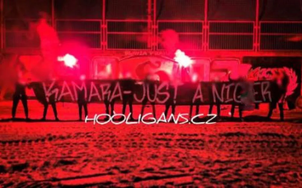 Na autory rasistického vzkazu podala Slavia trestní oznámení