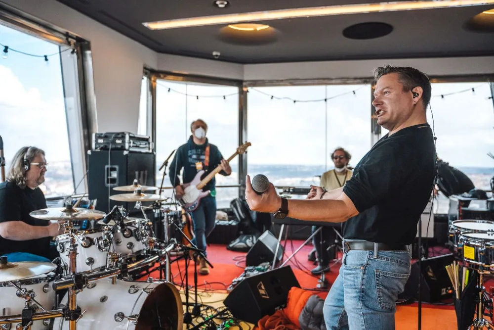 V Žižkovské věži hráli Monkey Business, Mig21 i Ewa Farna. Záznam festivalu je k vidění online
