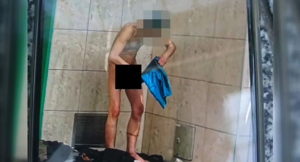 Nahý muž měl masturbovat v metru. Nakonec se ukázalo, že se drbe kvůli parazitům