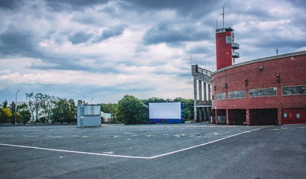 autokino u Strahovského stadionu
