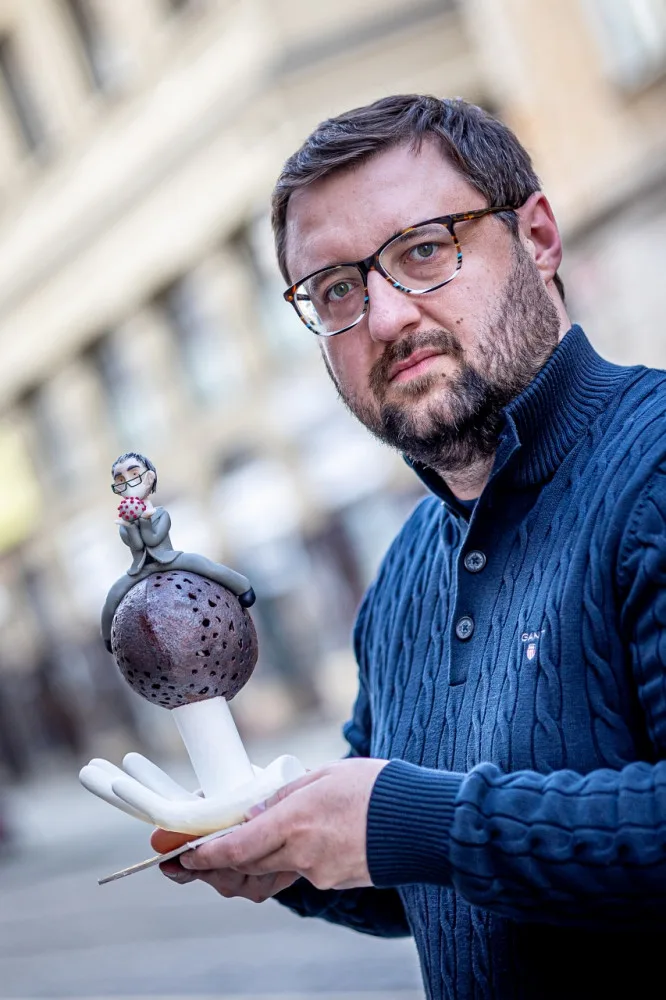Pražská cukrárna ztvárnila Babiše jako Barona Prášila. Jde o symbol jeho selhání, říká podnikatel