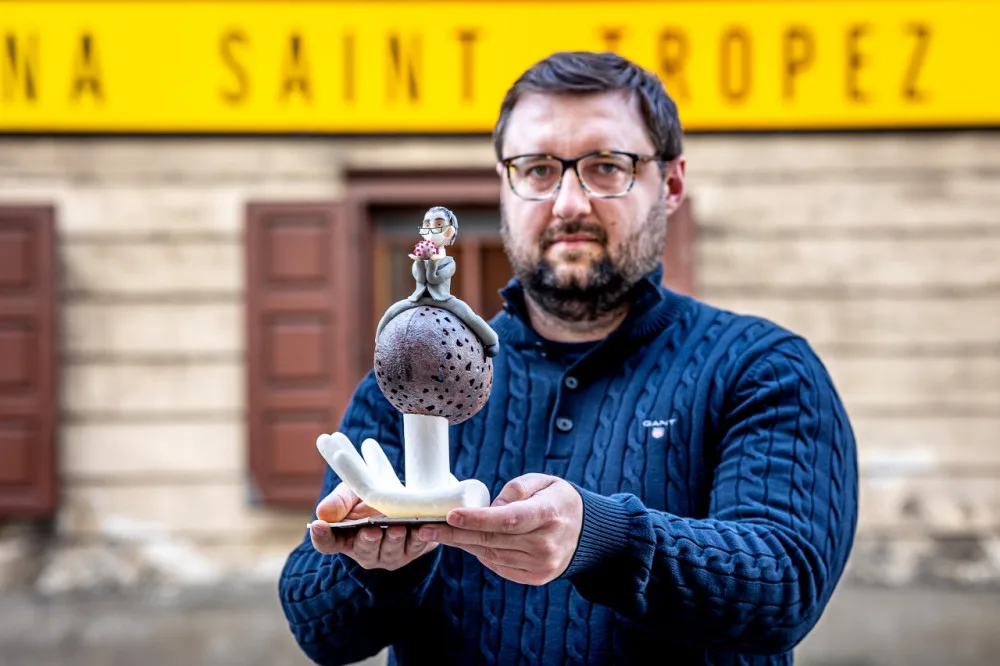 Pražská cukrárna ztvárnila Babiše jako Barona Prášila. Jde o symbol jeho selhání, říká podnikatel