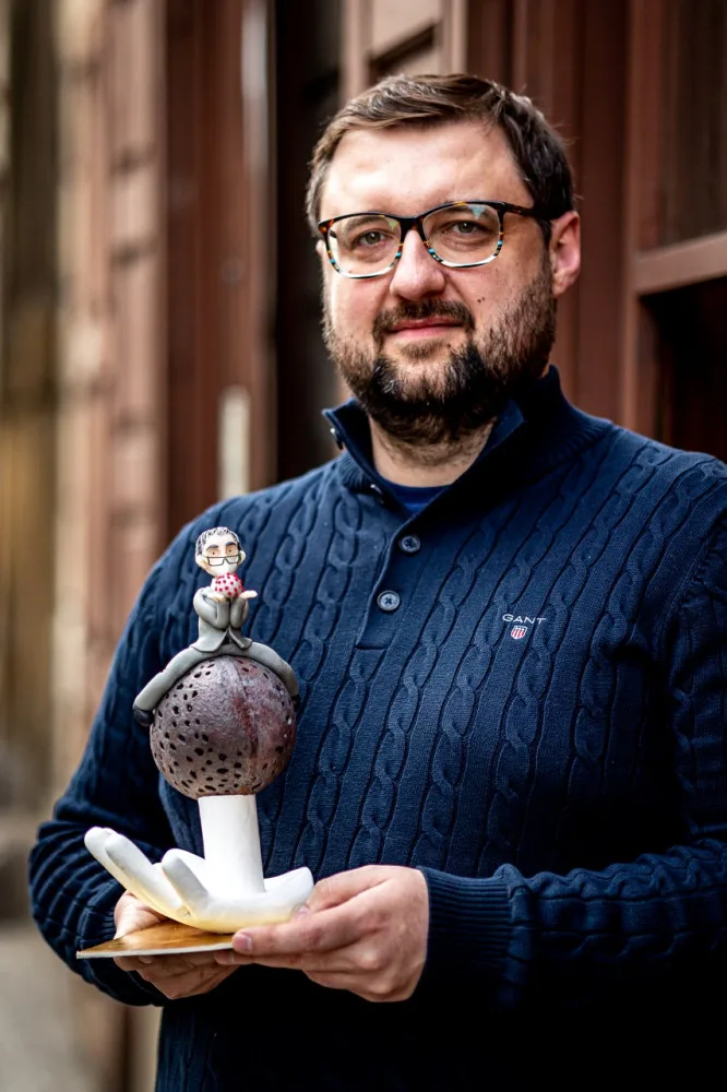 Pražská cukrárna ztvárnila Babiše jako Barona Prášila. Jde o symbol jeho selhání, říká podnikatel