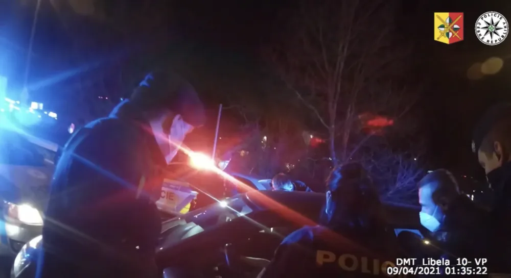 Řidička ujížděla policii až 180 kilometrovou rychlostí. Najížděla na policejní vůz