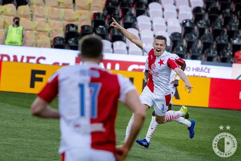 Slavia ovládla derby! Sešívaní porazili Spartu 2:0 a výrazně se přiblížili k obhajobě titulu