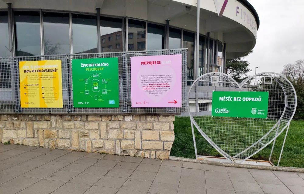 Velké srdce vzniklo na Zahradním Městě v Praze 10. Má motivovat ke sběru plechovek