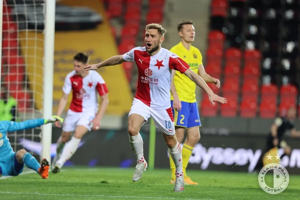Sparta v Ďolíčku remizovala s Pardubicemi. Slavia porazila Zlín a je krok od titulu
