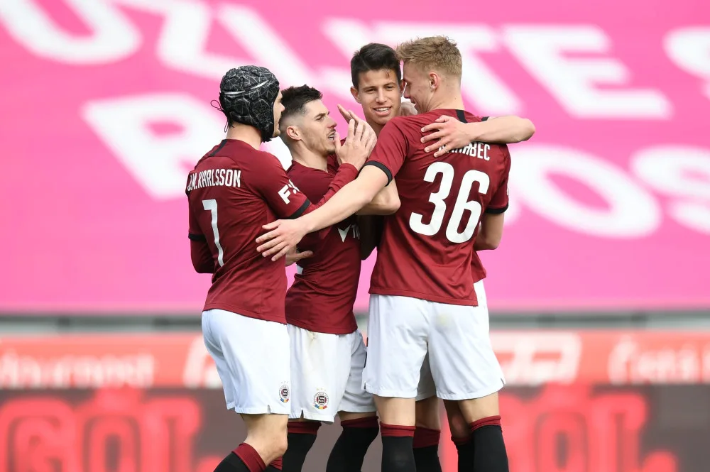 Sparta porazila poslední Opavu 4:2. Hložek dal hattrick