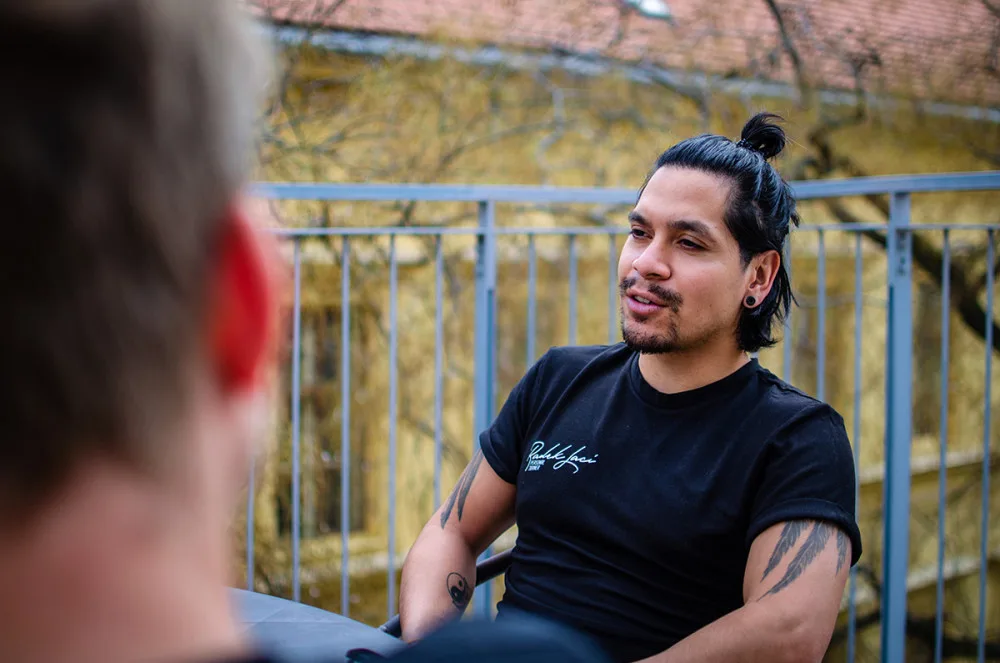 Radek vyrůstal v dětském domově, teď spolupracuje s hvězdami a je špička mezi trenéry