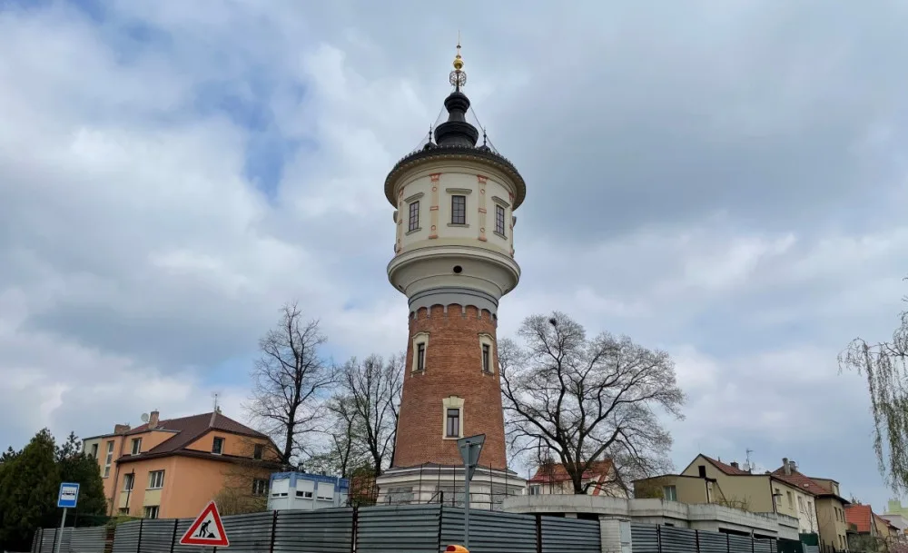 Libeňská vodárenská věž je na prodej jako luxusní 3+kk. V podzemí je relaxační centrum i vinný sklep