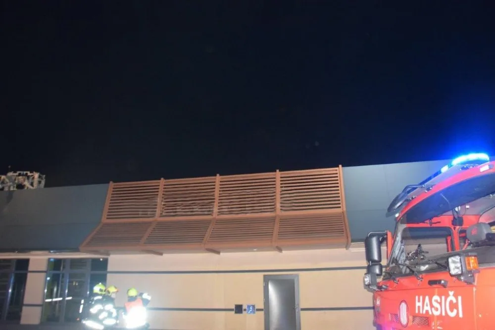 Požár restaurace McDonald's u Prahy způsobil škodu za deset milionů korun