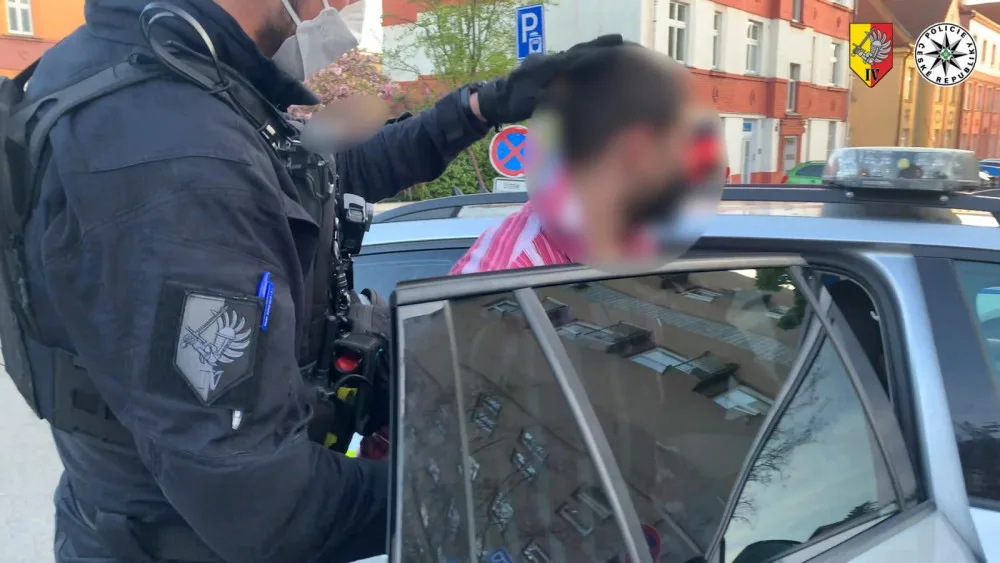Celkem šest pachatelů zadrželi během jedné své směny pražští policisté