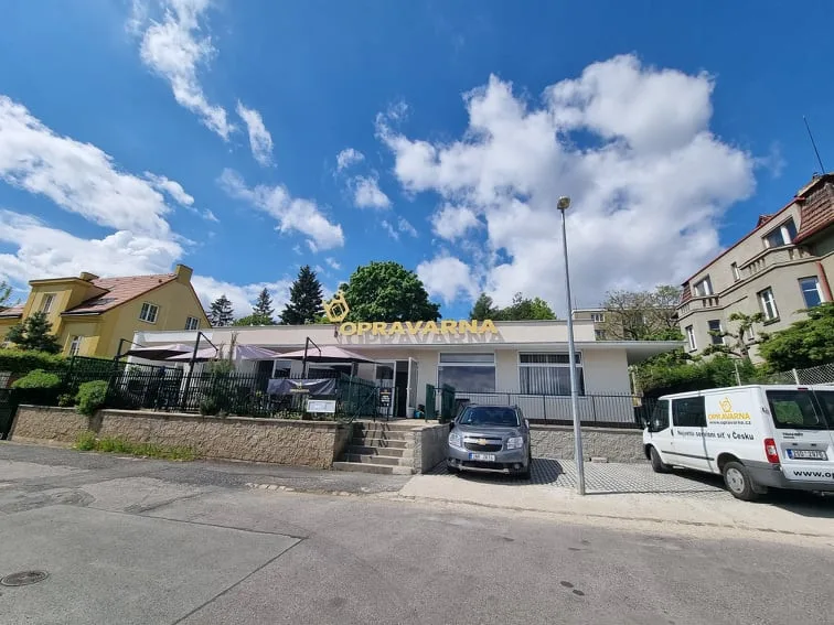 Na Bohdalci otevřela Opravárna. Lidé si zde za poplatek mohou sami opravit spotřebiče
