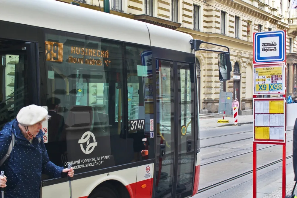 Oprava kolejí u hlavního nádraží je v plném proudu. Podívejte se, jak to u hlaváku nyní vypadá