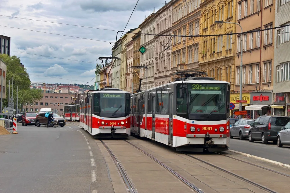 Oprava kolejí u hlavního nádraží je v plném proudu. Podívejte se, jak to u hlaváku nyní vypadá