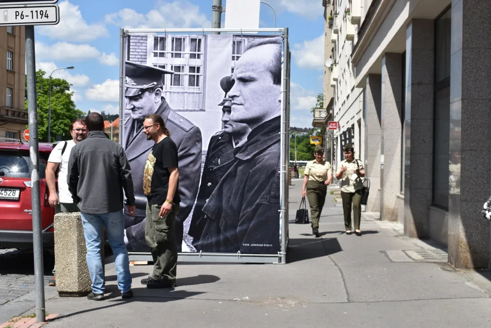 Venkovní výstava v Praze 6 připomíná odchod posledních sovětských vojáků z Československa
