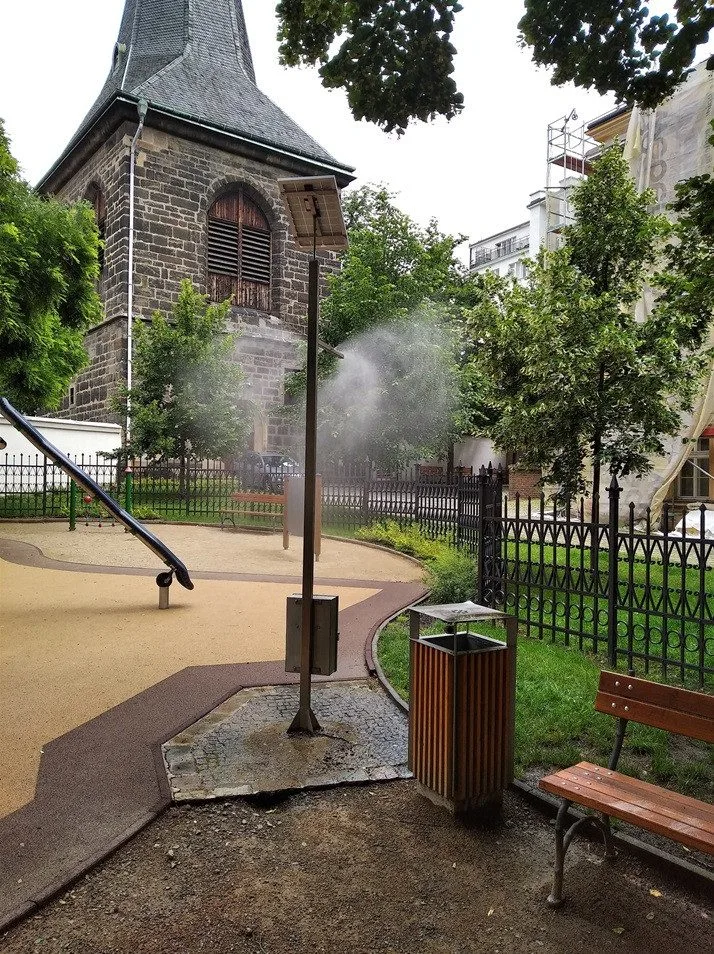 Čtyři nová vodní mlžítka jsou v Praze 2. Lidé je najdou na Ostrčilově nebo Palackého náměstí