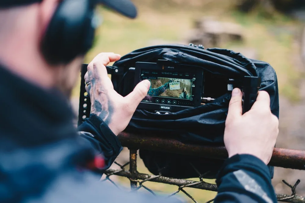 Mladí filmaři z FAMU natáčí originální snímek s Judit Bárdos. Kvůli koronaviru shání finance na dotočení