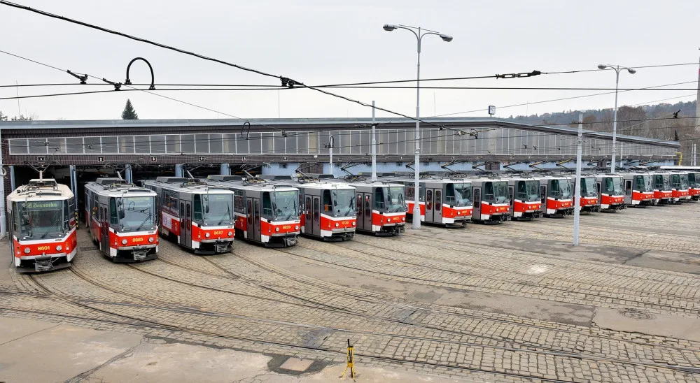 V Praze jezdily hranaté tramvaje T6 téměř čtvrtstoletí. Předtím jezdily v Bratislavě nebo v Košicích