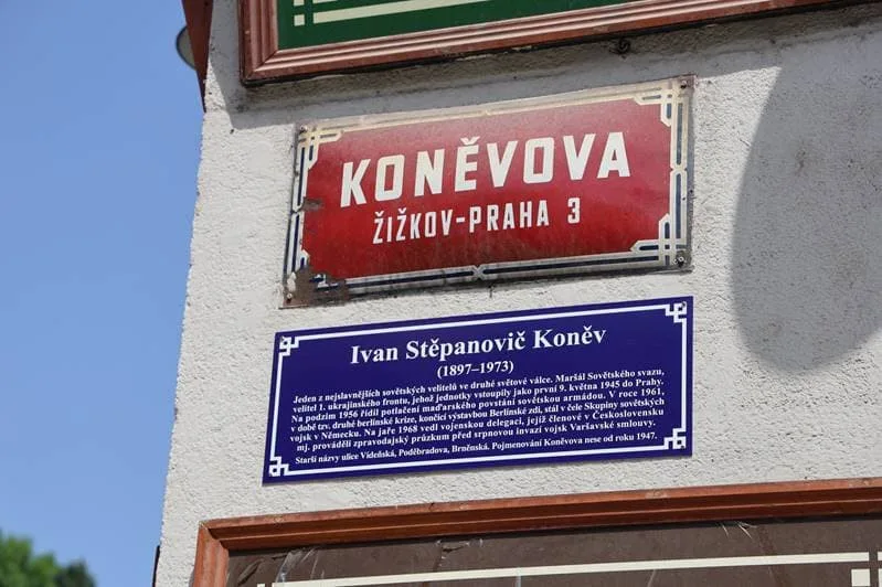 Žižkov pokračuje ve vzdělávání obyvatel, vyvěšuje tabulky informující o názvech ulic