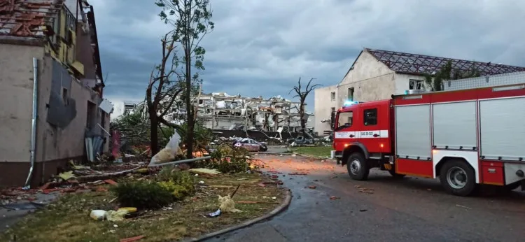 Jižní Moravu zasáhlo ničivé tornádo. Na pomoc do zasažených oblastí vyrazili také pražští hasiči
