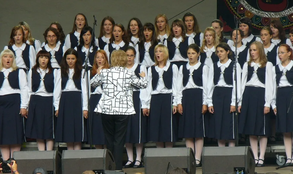 Sbor Bambini di Praga vedený Blankou Kulínskou na festivalu Trutnov Open Air