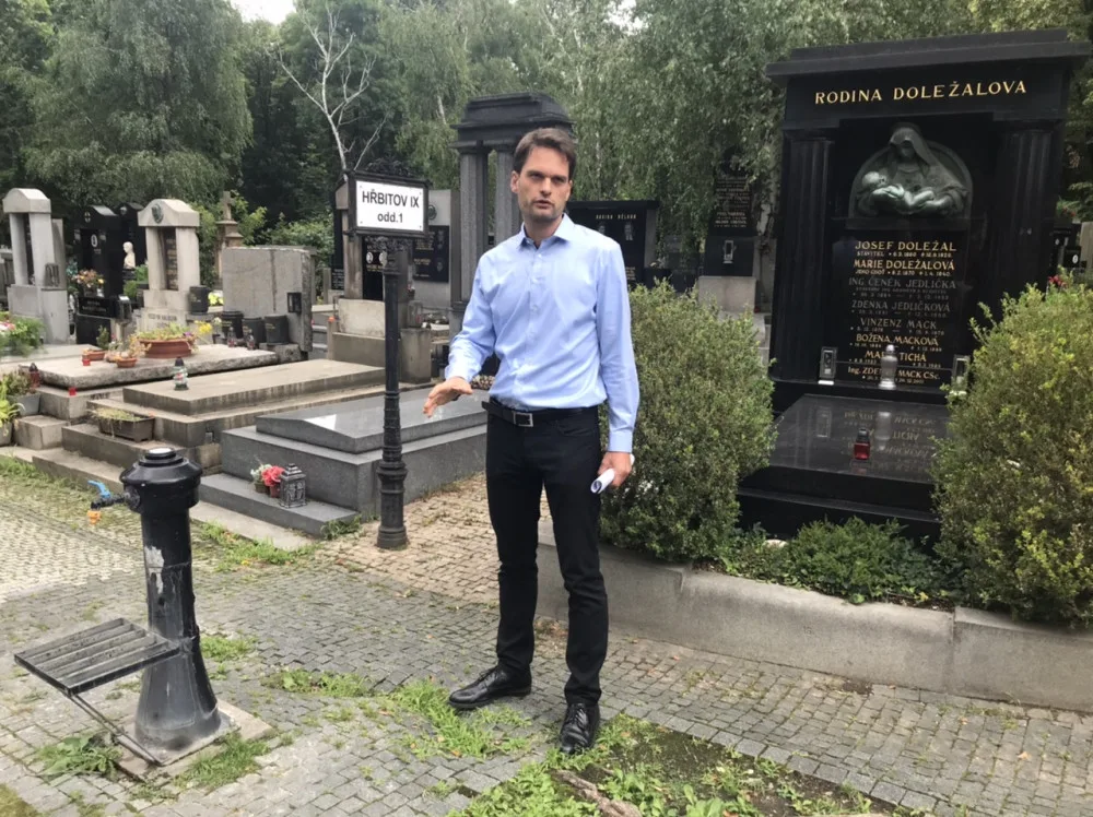 Praha chce zpřístupnit hřbitovy jako veřejný prostor. Město nyní dokončuje manuál