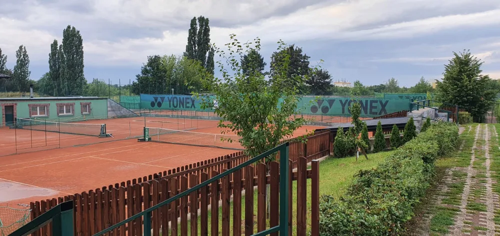 Tenisový klub Lob S.A. Bohnice chystá tenisové kempy. Není to žádná spartakiáda, říká trenér