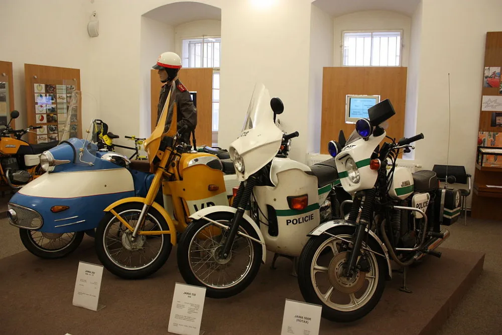 historické policejní motocykly v Muzeu policie ČR na pražském Karlově