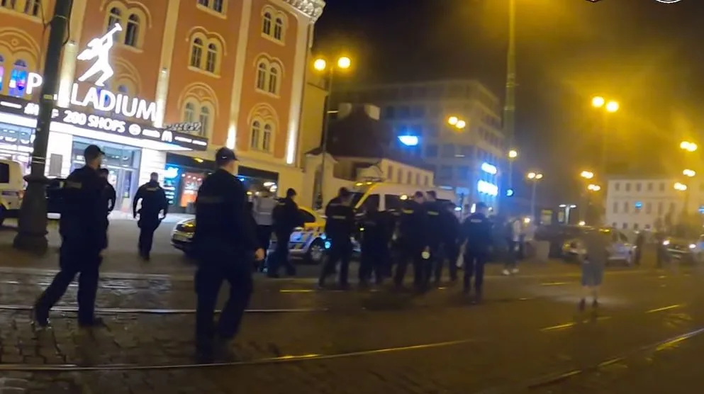 Porušování zákazu tance a shlukování hostů. Policie provedla první kontroly klubů v Praze