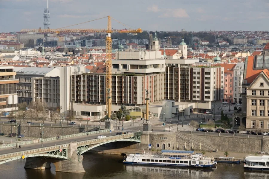 Pražané se odvolávají proti obchodnímu domu vedle hotelu Intercontinental