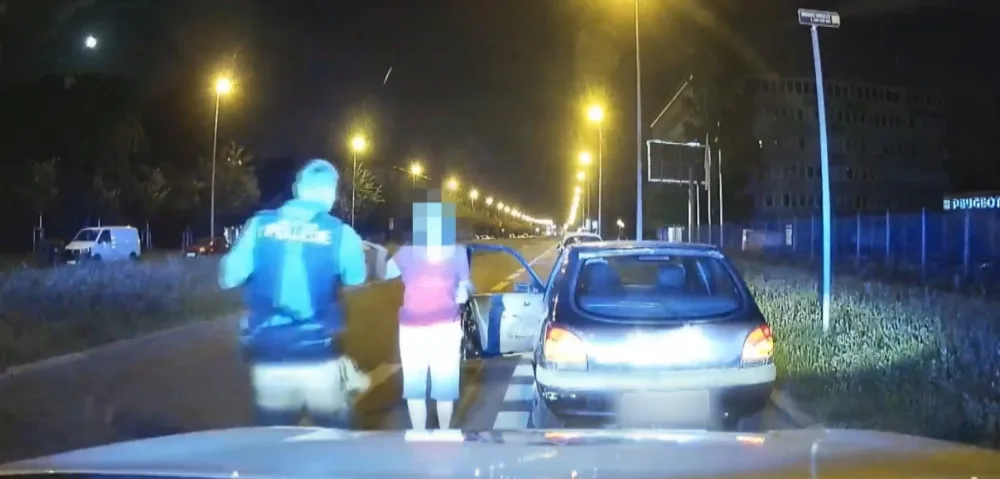Řidička pod vlivem alkoholu zapomněla na světla. Nadýchala přes 1,5 promile