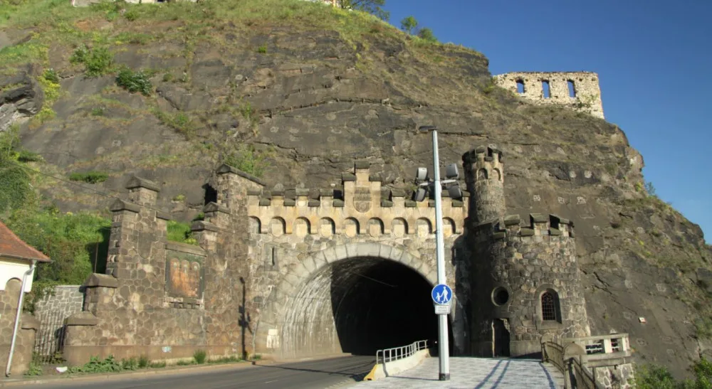 Vyšehradský tunel se uzavře. Neprojedou auta ani tramvaje