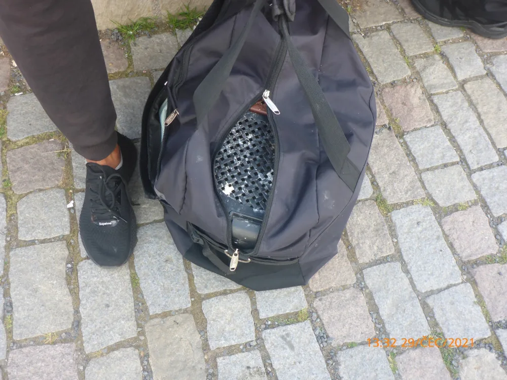 Muž v centru Prahy nabízel lidem fotku s ohroženou sovou pálenou. Případ řeší policie