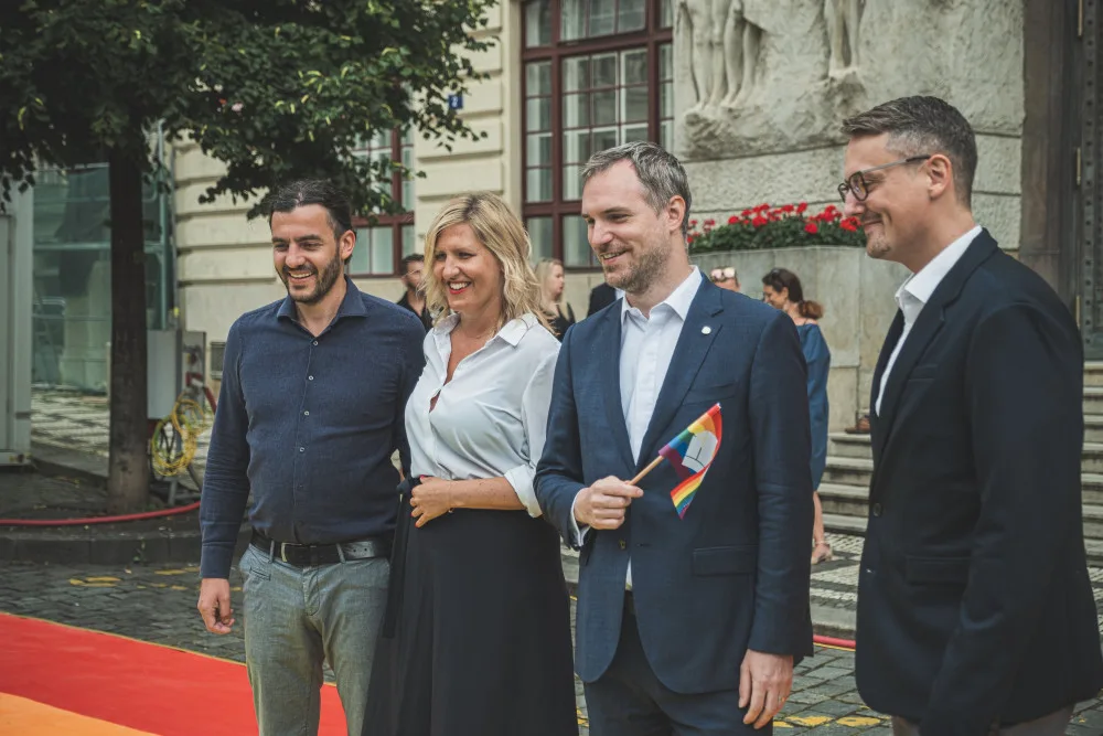 Pražští radní vyzvali firmy, aby neinzerovaly na dezinformačních webech
