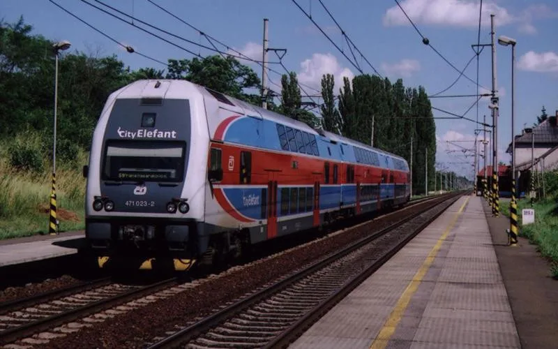 Pražské příměstské vlaky svezly loni o dvacet milionů lidí meziročně méně