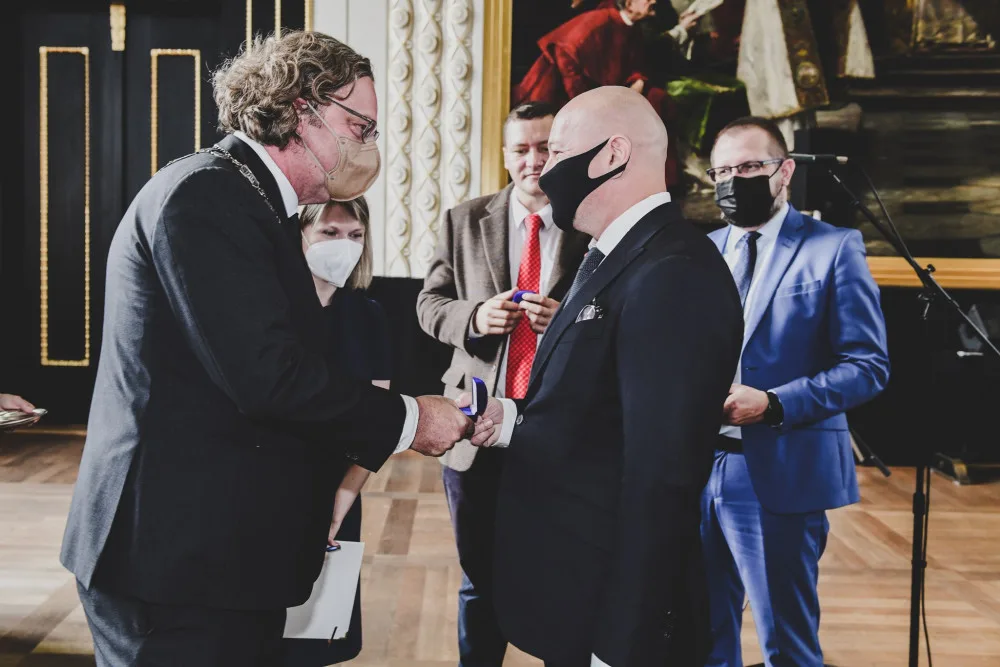 Zástupci běloruské opozice dnes získali od Prahy symbolický dar