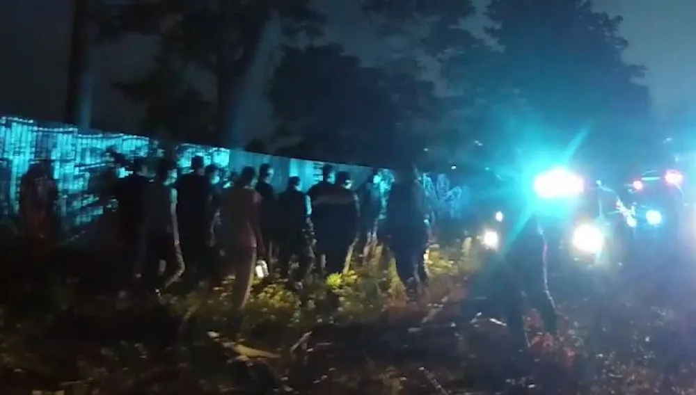 Policie zveřejnila video ujíždějící dodávky s migranty, která dnes havarovala v Praze