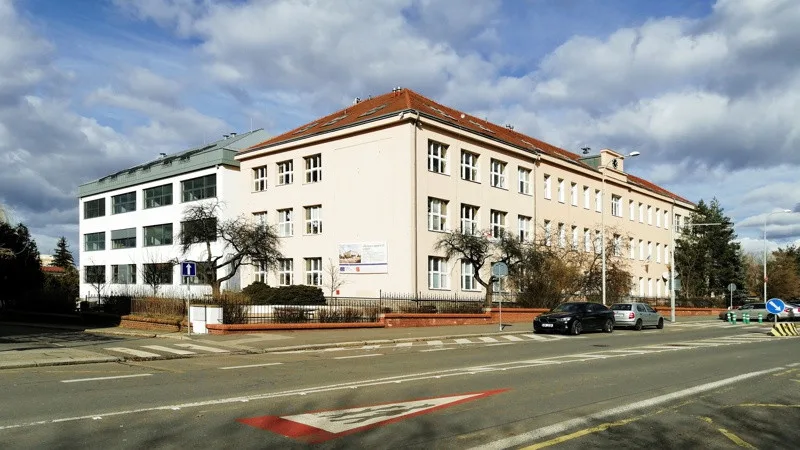 Skončily stavební práce na přístavbě ZŠ Chodov v Praze 11