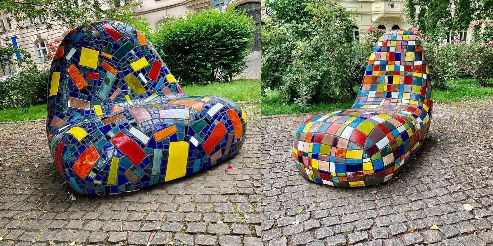 ANKETA: Má radnice mozaiková křesla vrátit, nebo odkoupit? Jedno stojí 350 tisíc korun