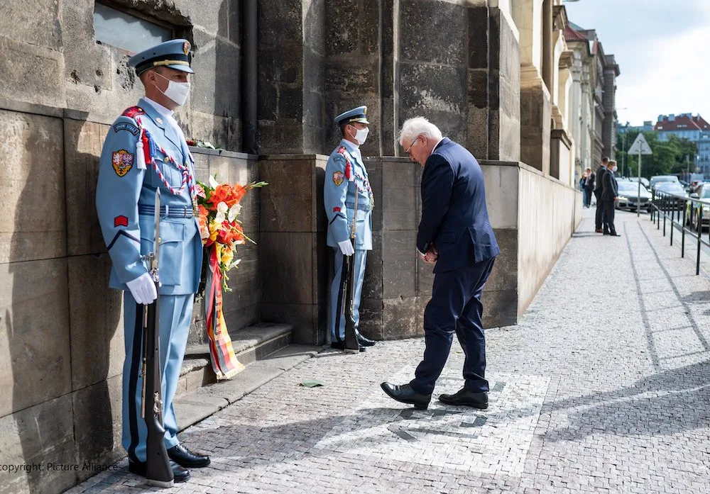 Steinmeier navštívil památník československých výsadkářů. Jako první německý prezident