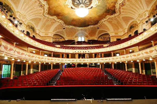 Théâtre Variété bylo předchůdce karlínského divadlo. Otevřelo se přesně před 140 lety