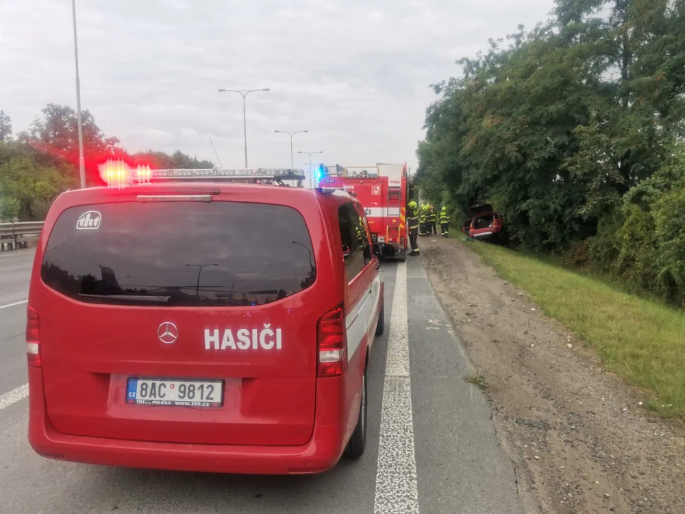 Dopravní nehoda uzavřela Jižní spojku. Na místě zasahoval vrtulník